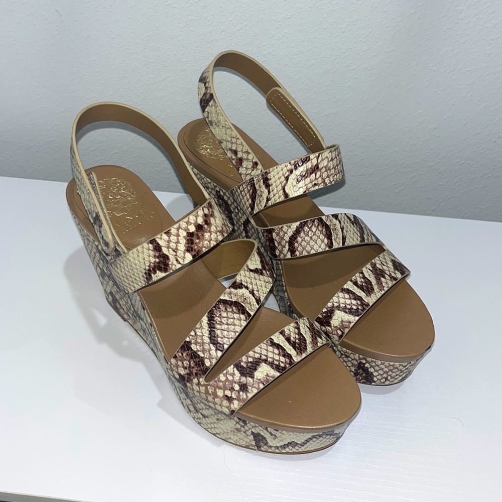 Vince Camuto snakeskin wedges size 8